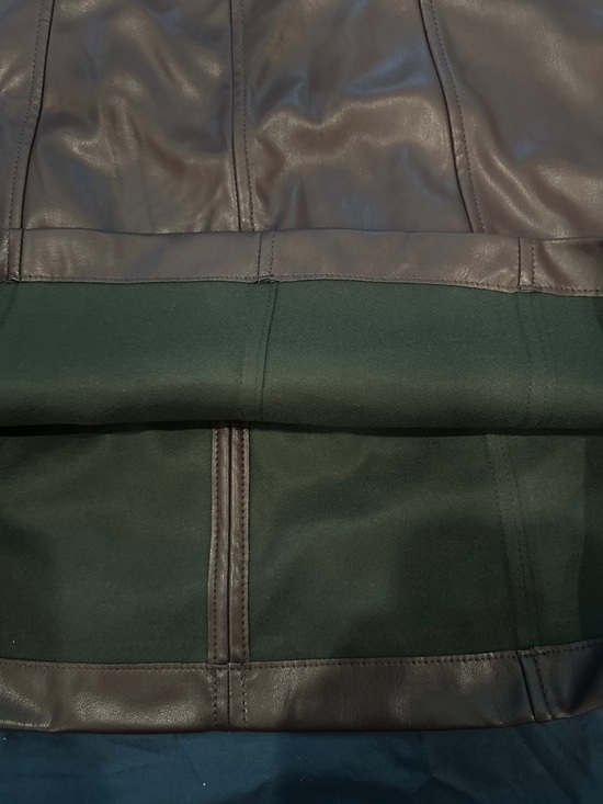 Banana Republic Faux Leather Mini Skirt Burgundy Size 8 - Picture 4 of 6